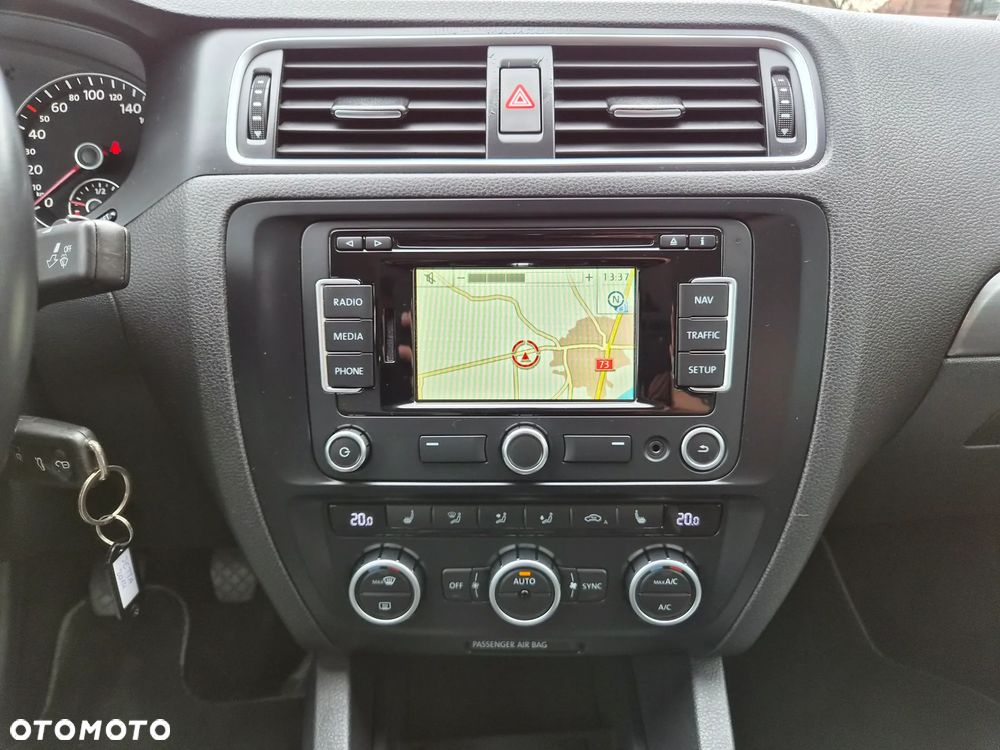 Volkswagen Jetta - 27