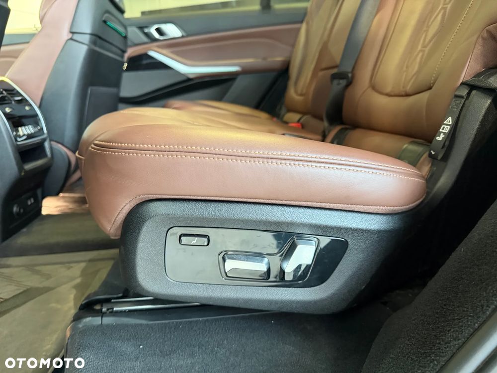 BMW X7 - 23