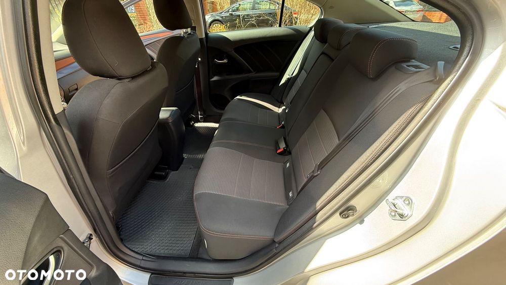 Toyota Avensis 1.8 Sol - 5