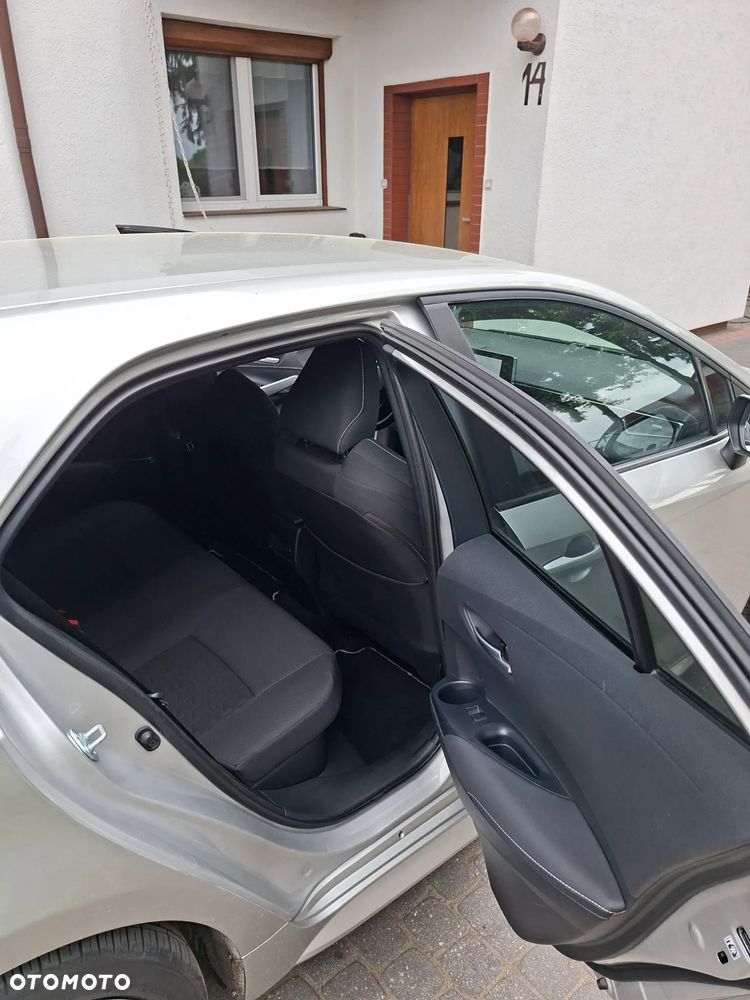 Toyota Corolla 1.8 Hybrid Comfort - 17