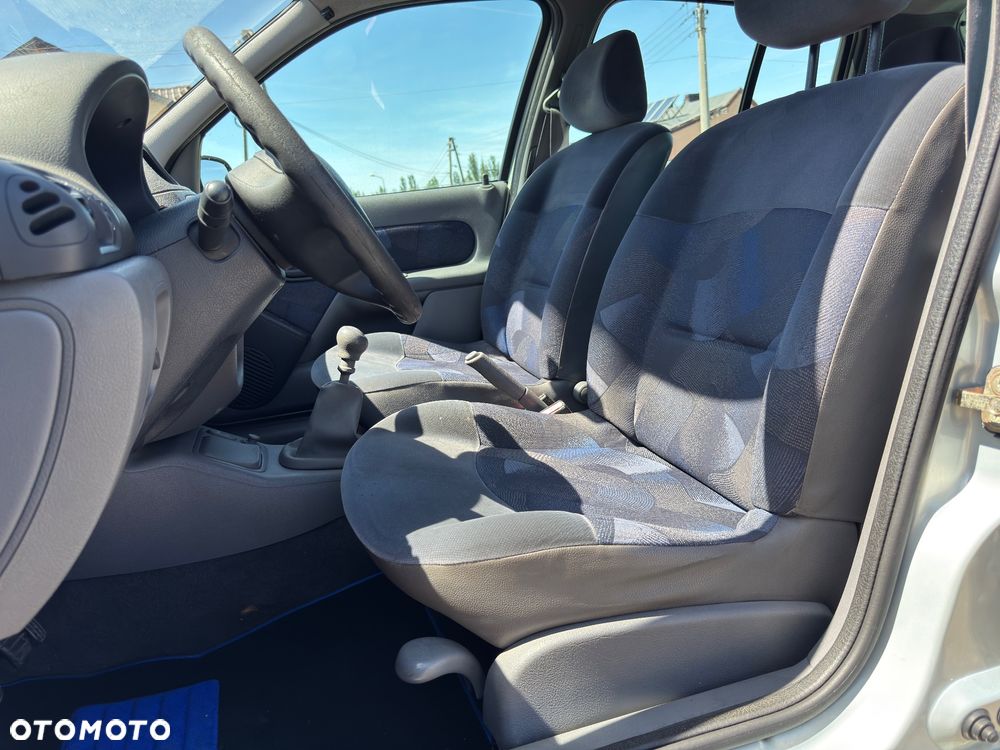 Renault Clio 1.4 16V Privilege - 16