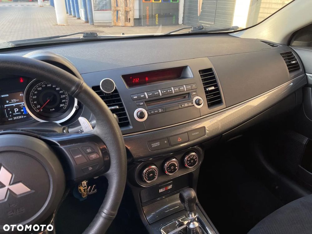 Mitsubishi Lancer - 10