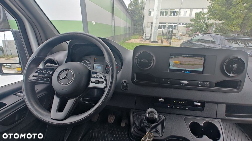 Mercedes-Benz Sprinter - 23