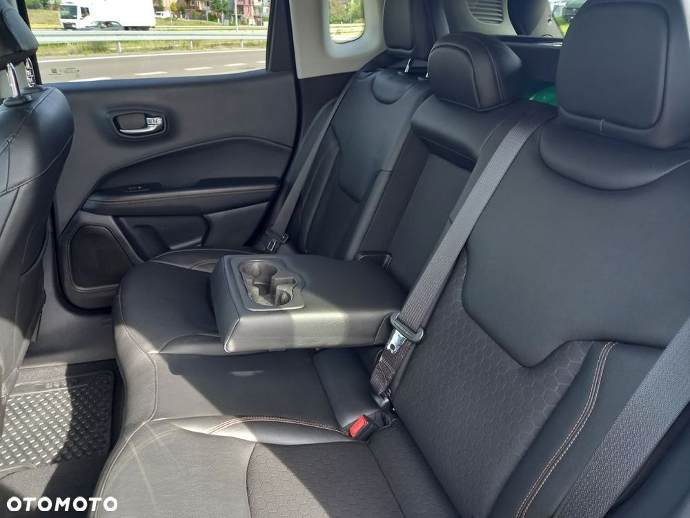 Jeep Compass - 24