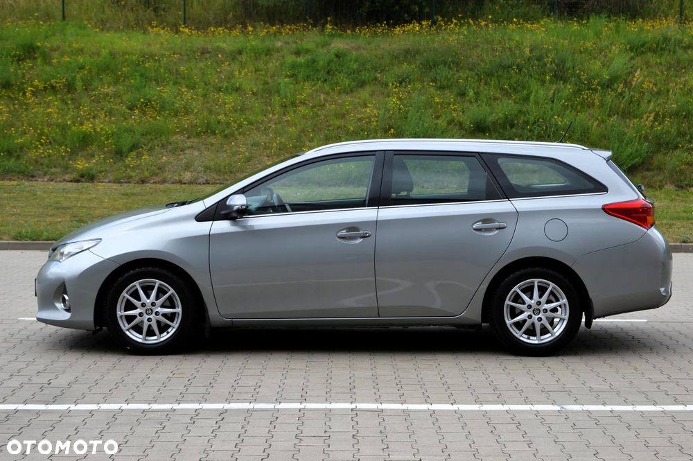 Toyota Auris 1.6 Premium Comfort - 25