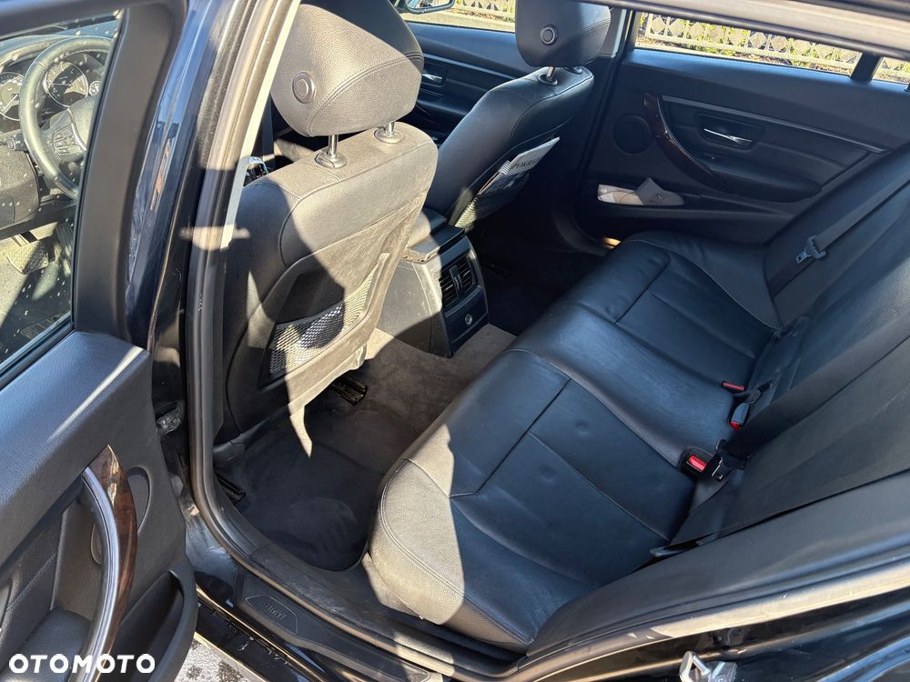 BMW Seria 3 320d xDrive - 9