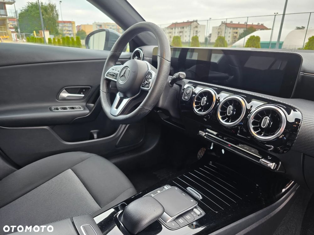 Mercedes-Benz CLA 180 d Shooting Brake 7G-DCT - 18