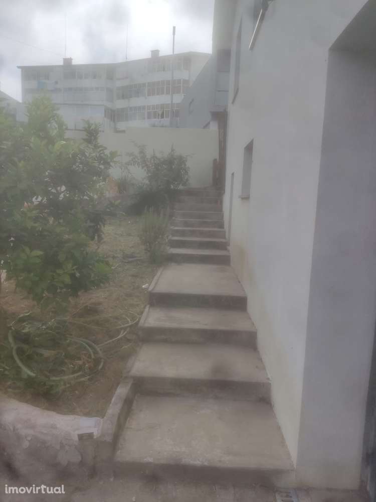 Suíte Mobilada | 400€ |Mais Despesas | Jardim e Parqueamento - Grande imagem: 3/8