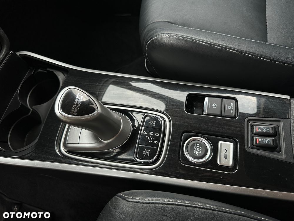 Mitsubishi Outlander Intense + - 29