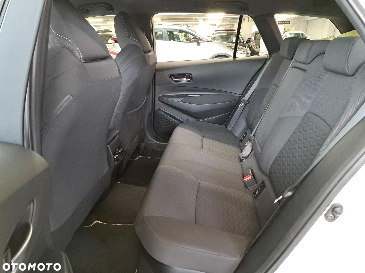 Toyota Corolla 1.8 Hybrid Comfort - 12