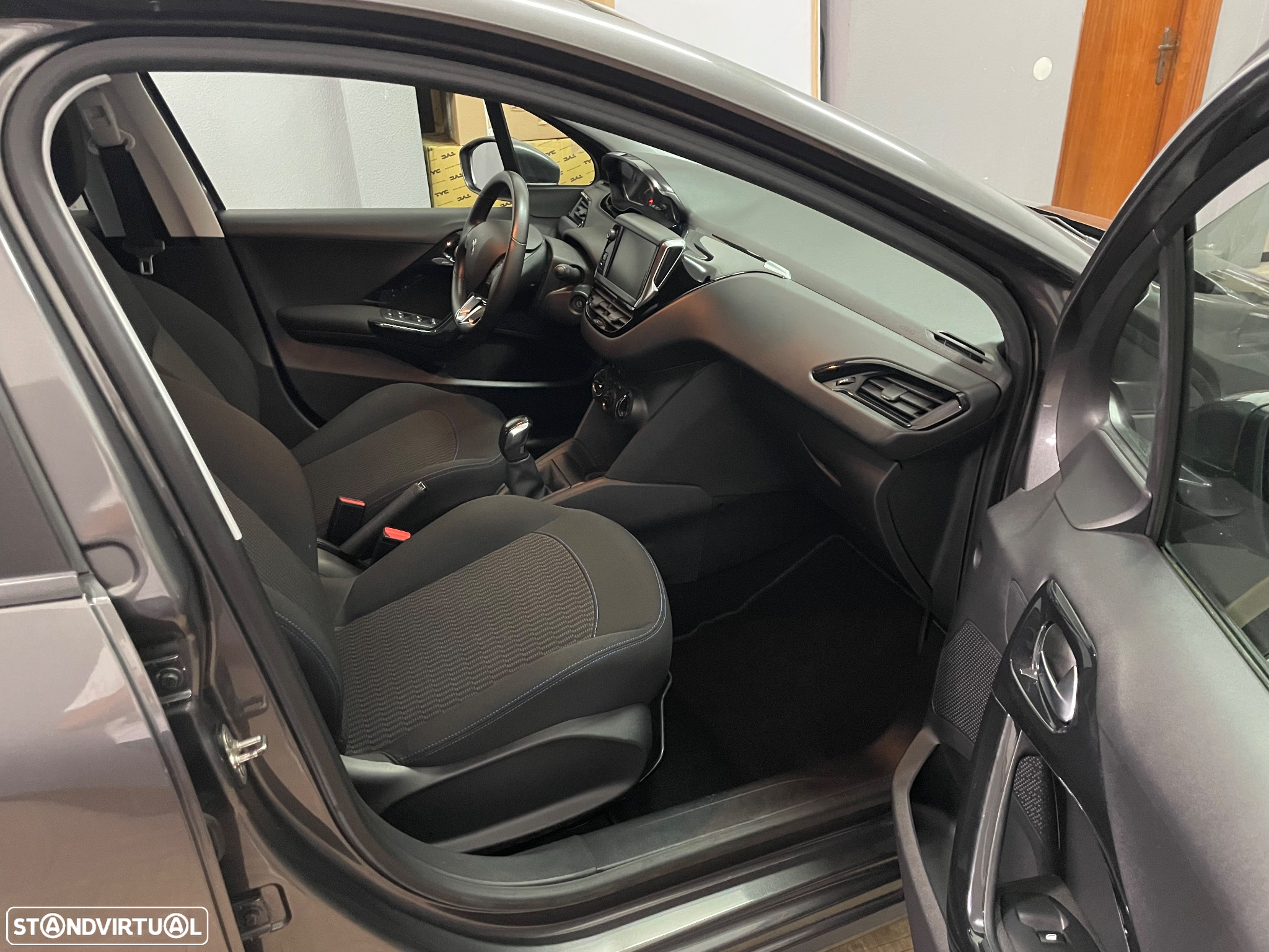 Peugeot 208 PureTech 82 Stop & Start Signature - 21
