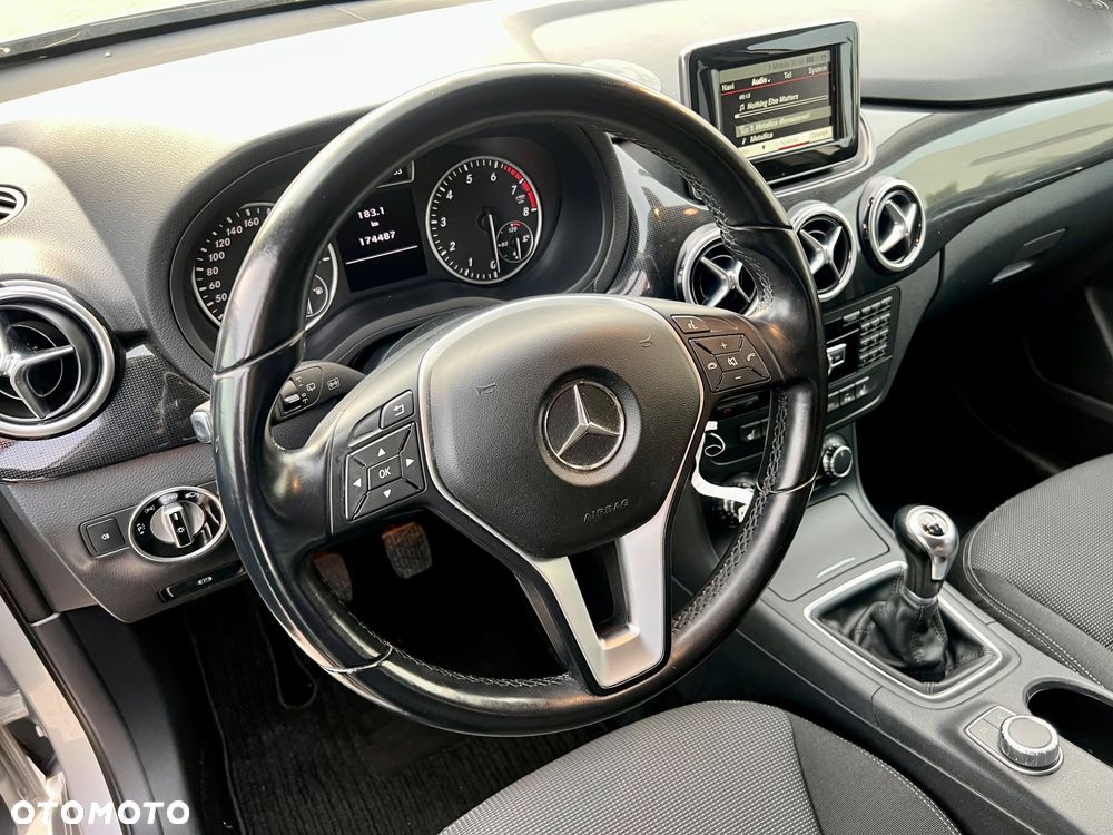 Mercedes-Benz Klasa B 180 - 16