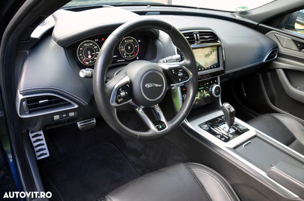 Jaguar XE D200 Aut. R-Dynamic HSE - 3
