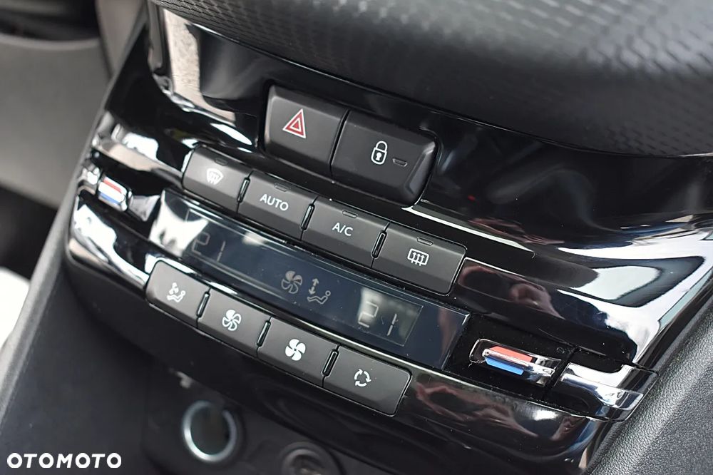 Peugeot 2008 120 VTI Allure - 24