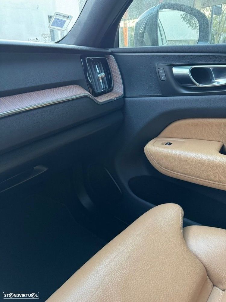 Volvo XC 60 2.0 T8 PHEV Momentum Plus AWD - 11