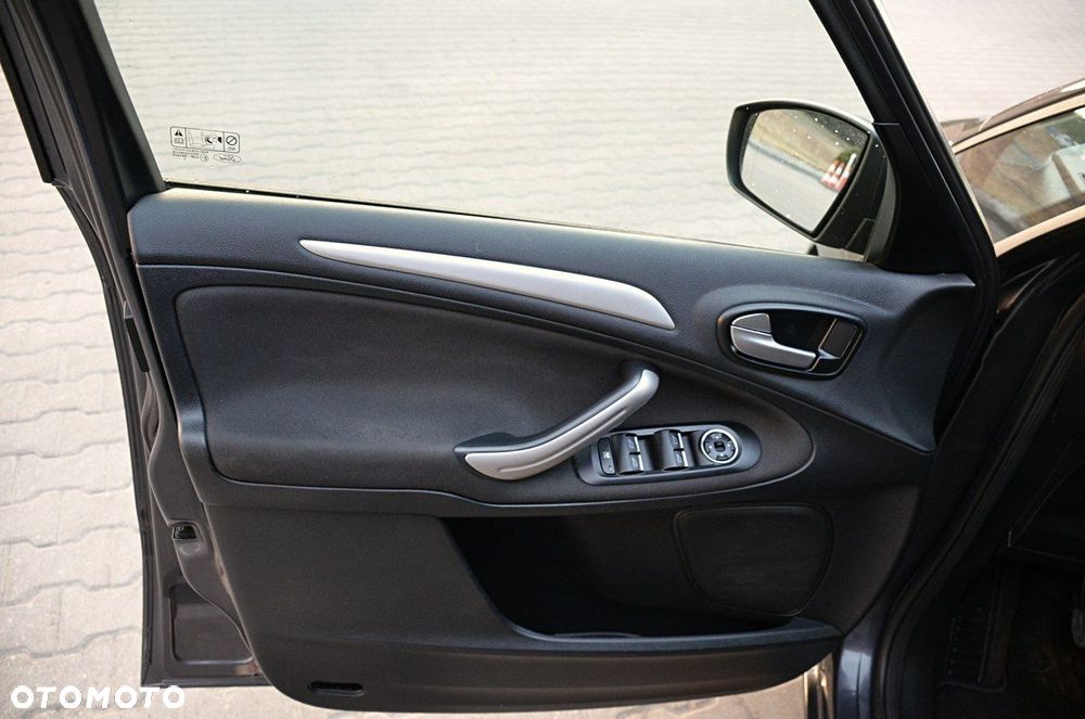 Ford S-Max - 16