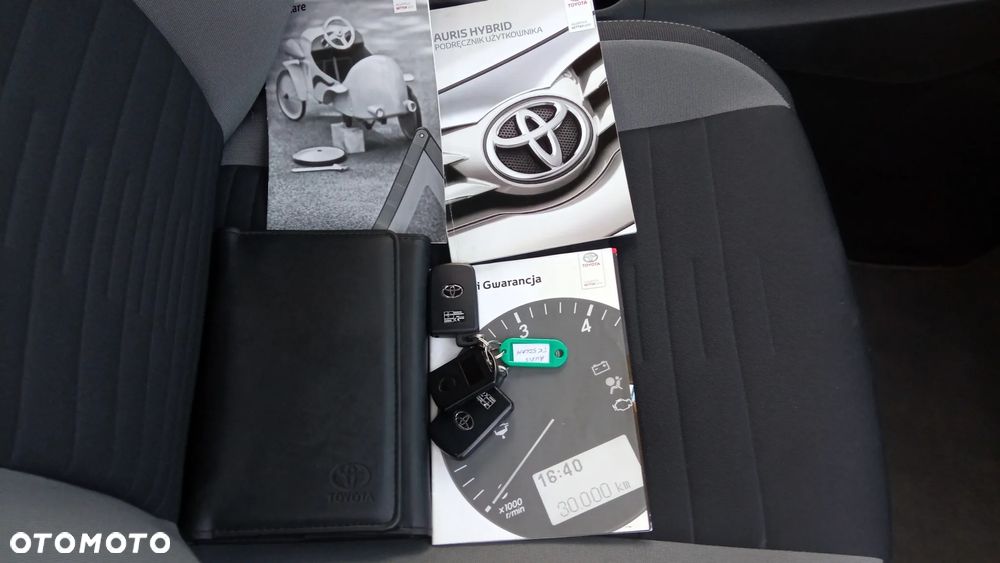 Toyota Auris Hybrid 135 Premium - 27