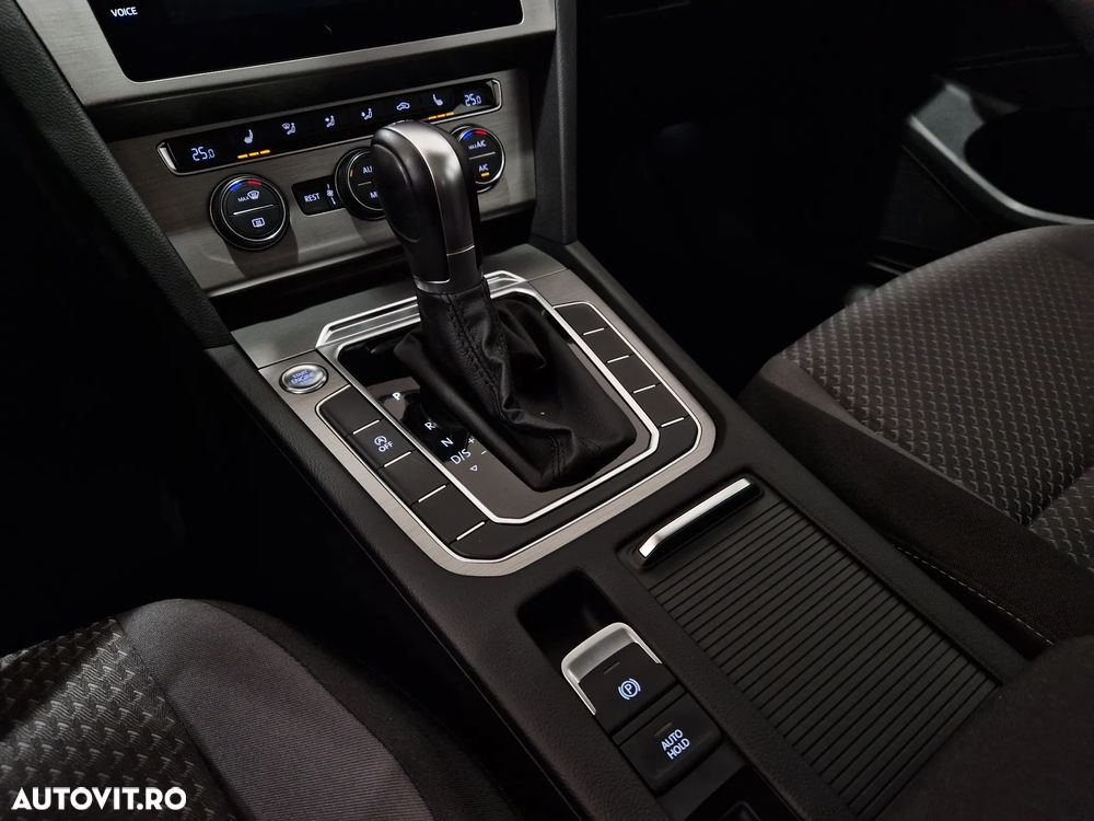 Volkswagen Passat Variant 2.0 TDI SCR DSG Comfortline - 17