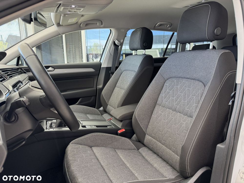 Volkswagen Passat - 10