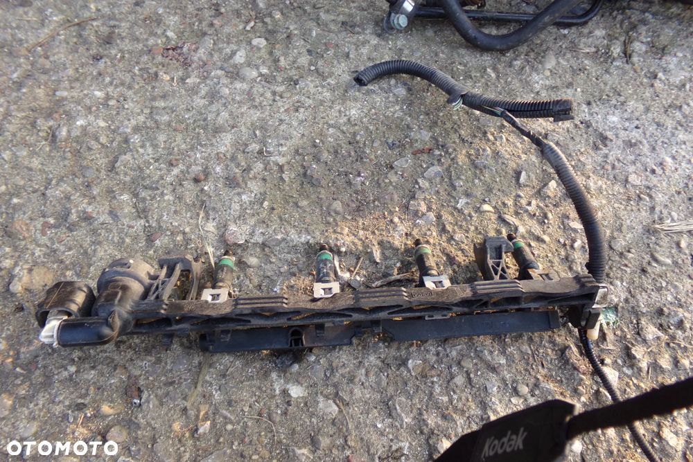Listwa wtryskowa FORD Mazda silnik 1,25b 1,4b 1,6b - 2