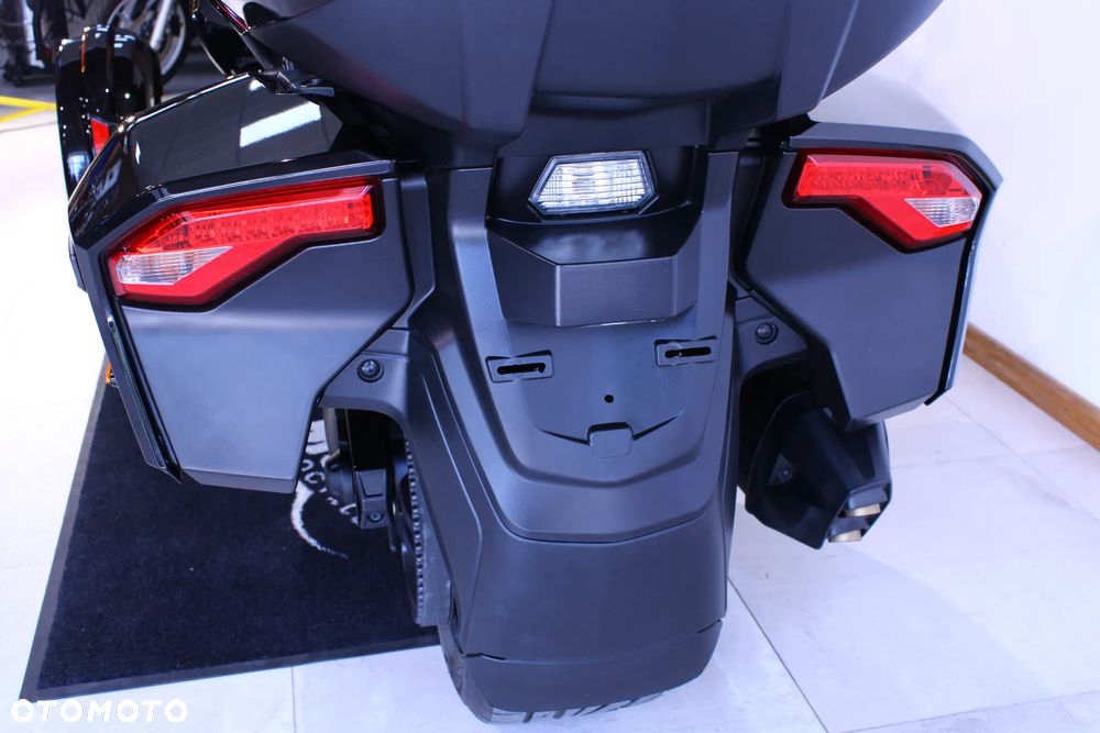 Can-Am Spyder - 38