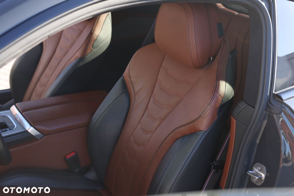 BMW Seria 8 - 22