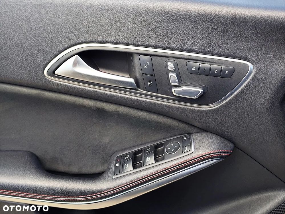 Mercedes-Benz CLA 200 7G-DCT AMG Line - 14