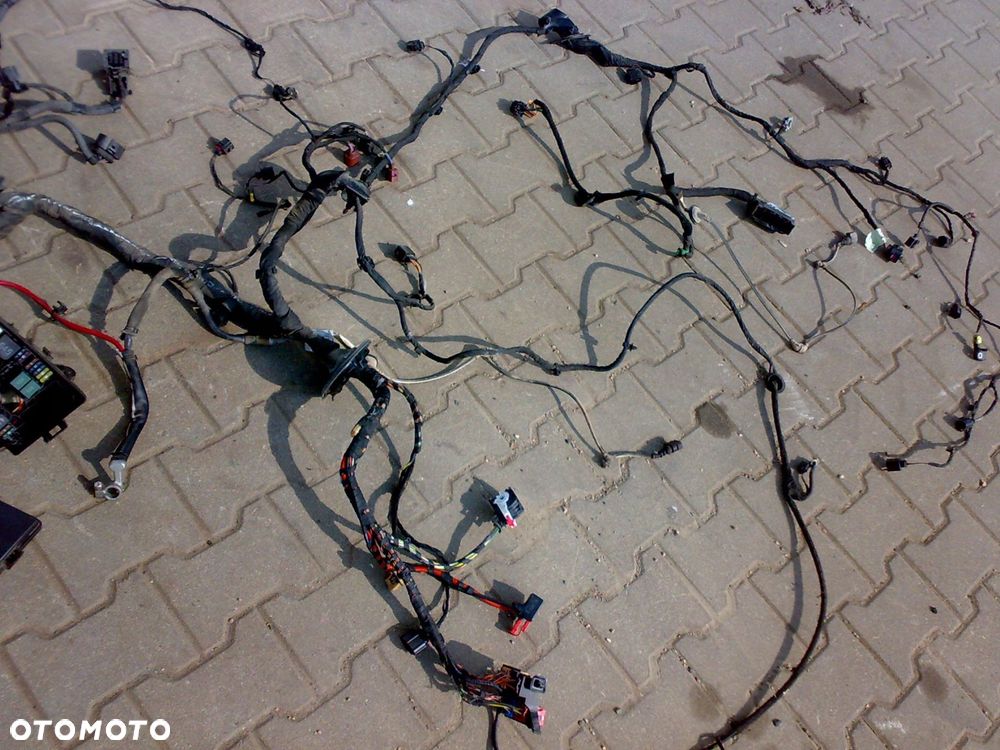 vw atlas 2018 - wiązka instalcja skrzynka puszka kostka w komorę silnika - 3