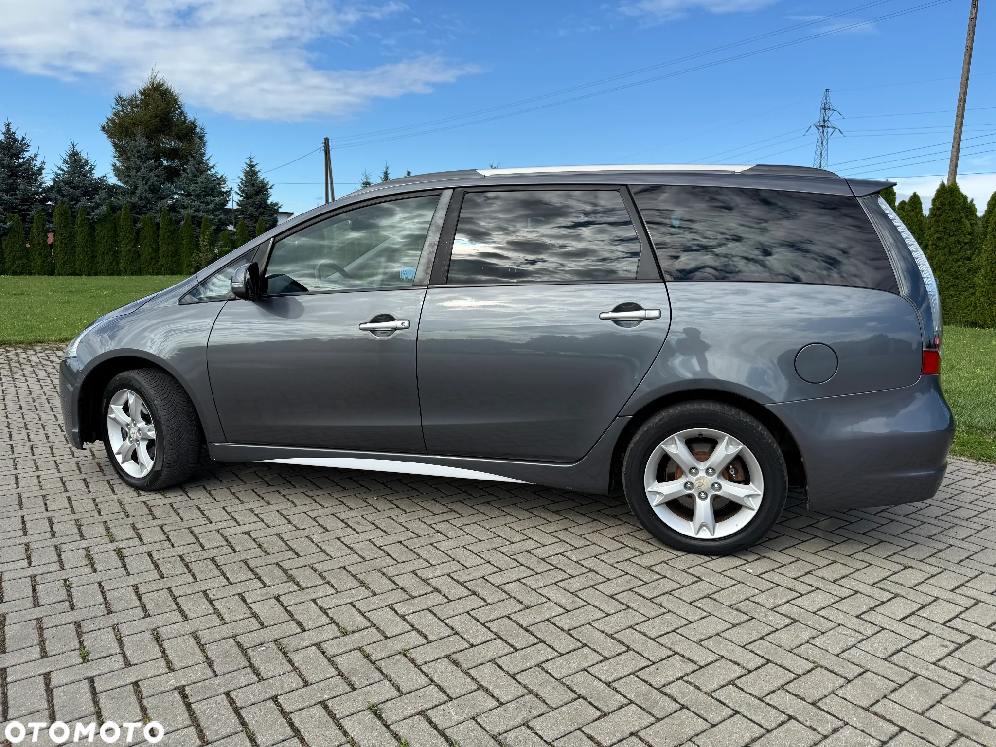Mitsubishi Grandis - 13