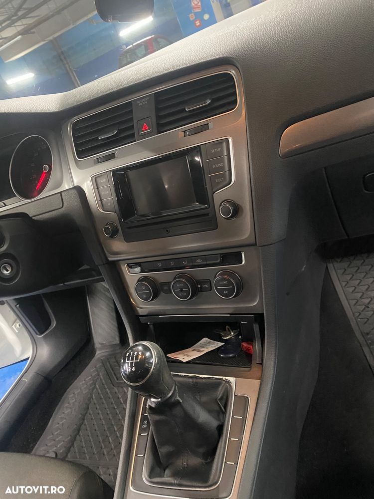 Volkswagen Golf 1.6 TDI BMT Comfortline - 10