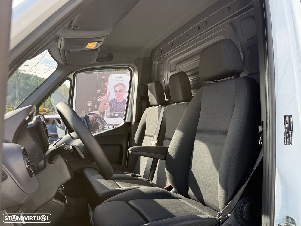 Mercedes-Benz Sprinter 317 - 12