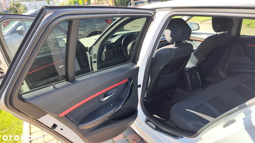 BMW Seria 3 320d Sport Line - 16