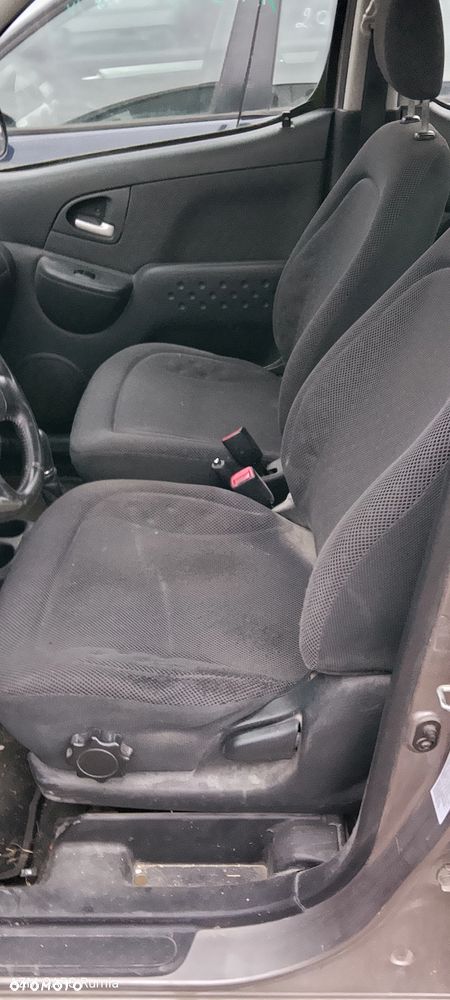 TOYOTA YARIS VERSO - 7