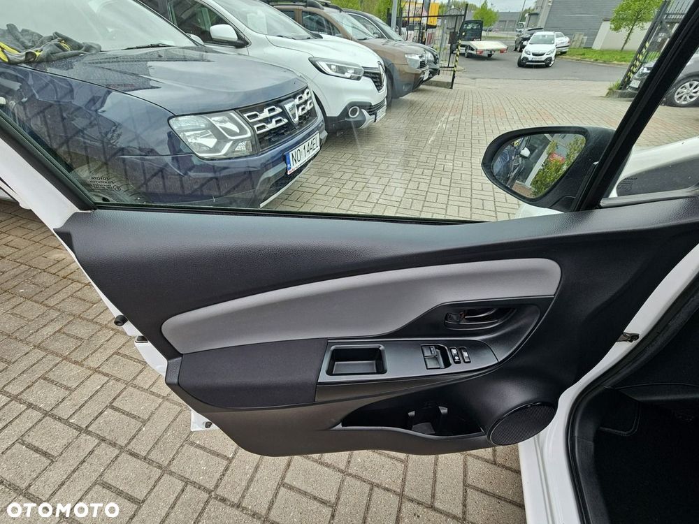 Toyota Yaris - 23