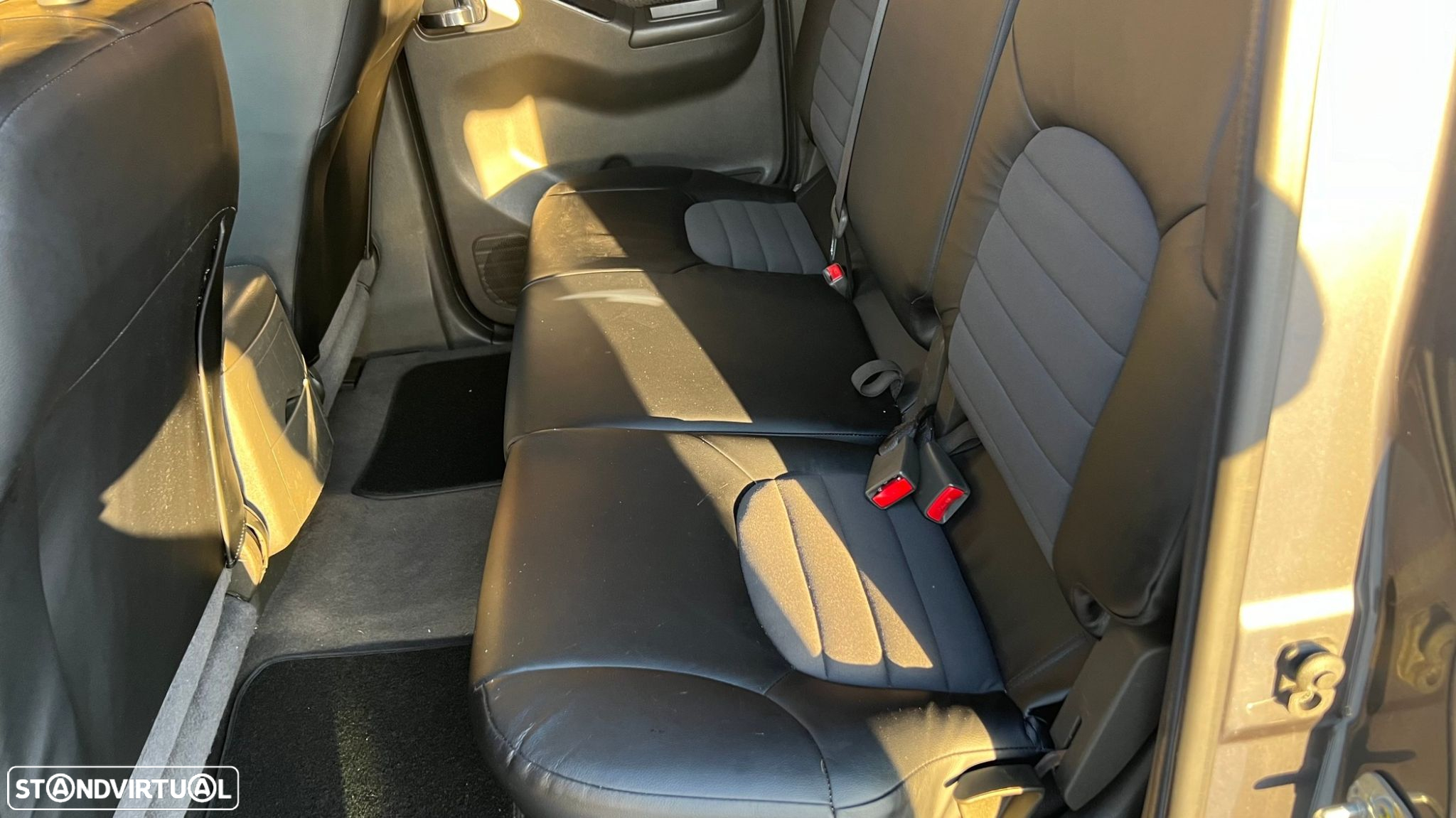 Nissan Navara 2.5 dCi CD Pilot Hi-Tech - 8