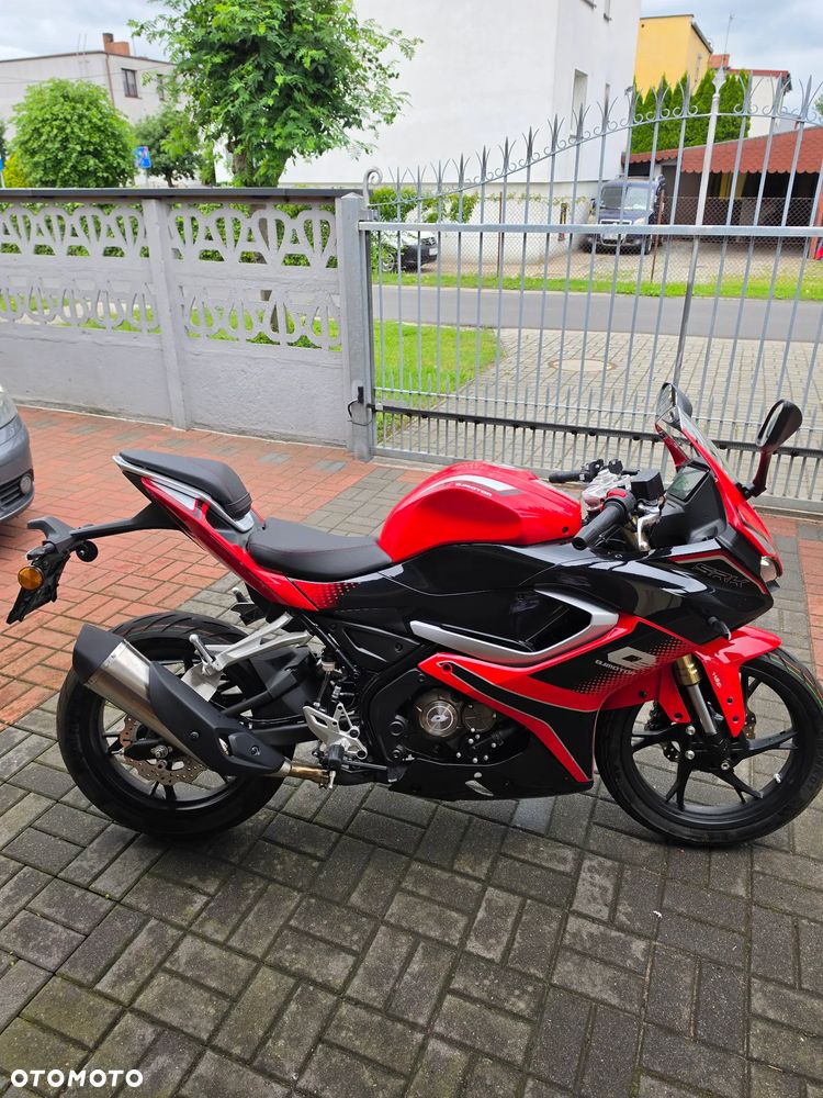 QJMOTOR SRK 125R - 8