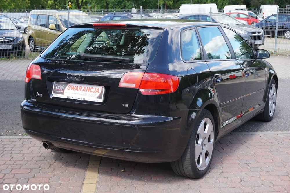 Audi A3 Sportback 1.6 FSI Ambiente - 3