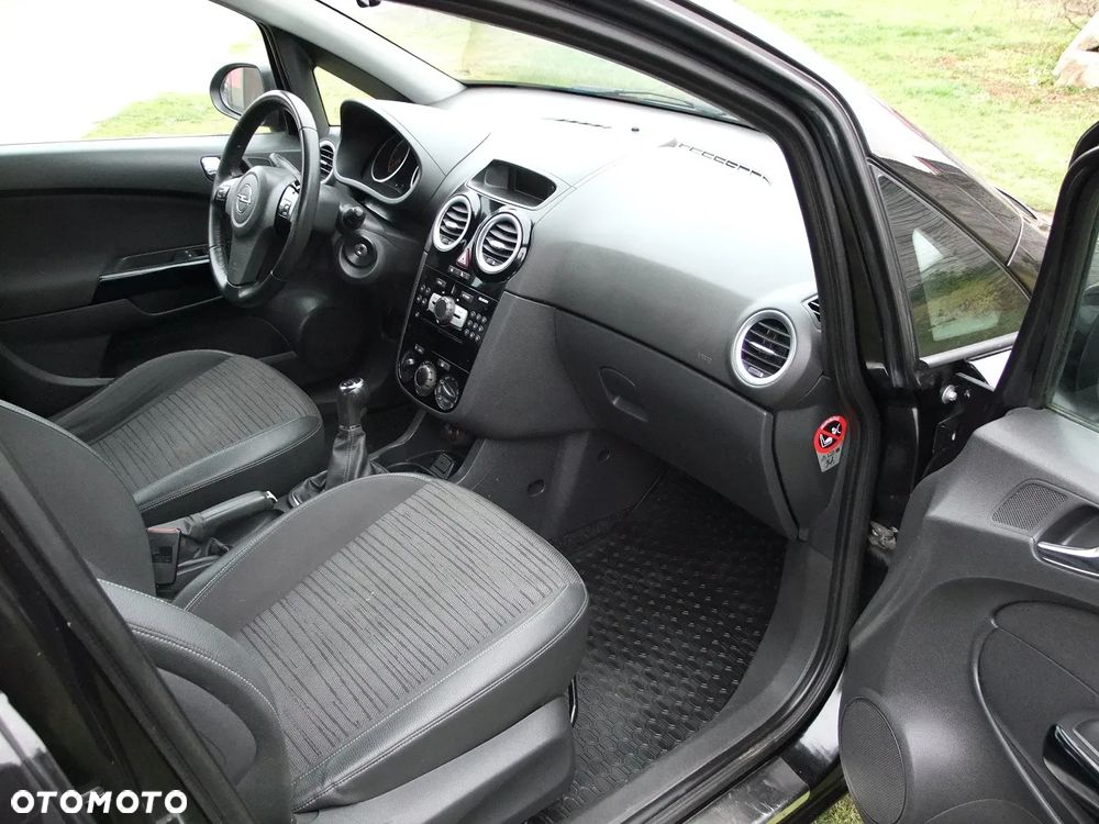 Opel Corsa 1.2 16V Cosmo - 8