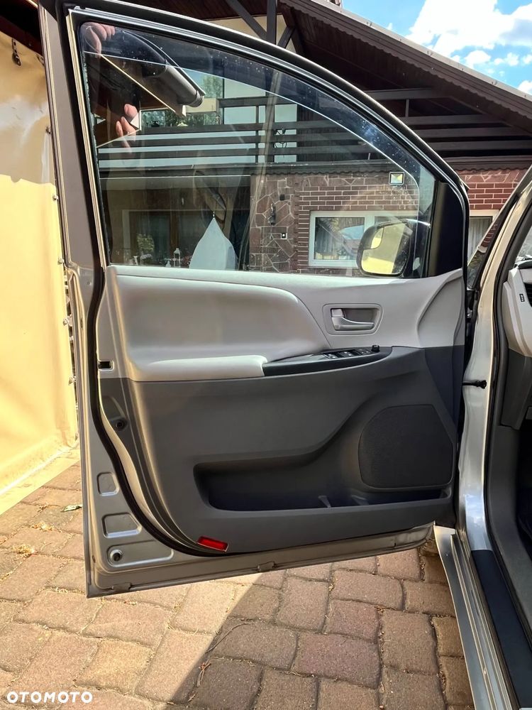 Toyota Sienna - 9