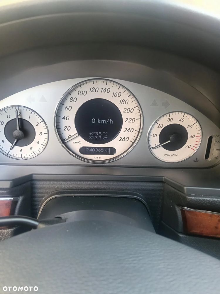 Mercedes-Benz Klasa E 320 4-Matic Avantgarde - 24