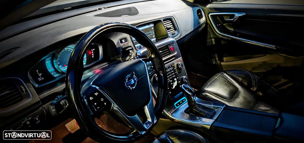 Volvo V60 2.4 D6 R-Design Sum.AWD Phev - 10