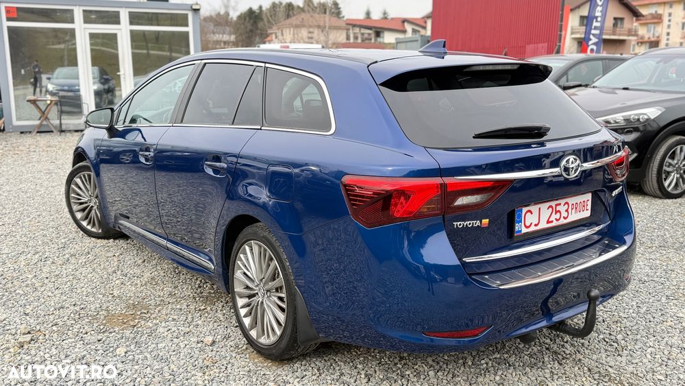 Toyota Avensis 2.0 D-4D Executive - 5