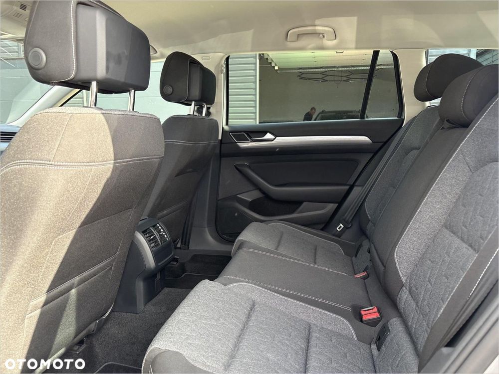 Volkswagen Passat Variant 1.5 TSI EVO Business DSG - 16