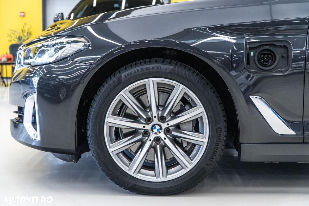 BMW Seria 5 530e Aut. Luxury Line - 35