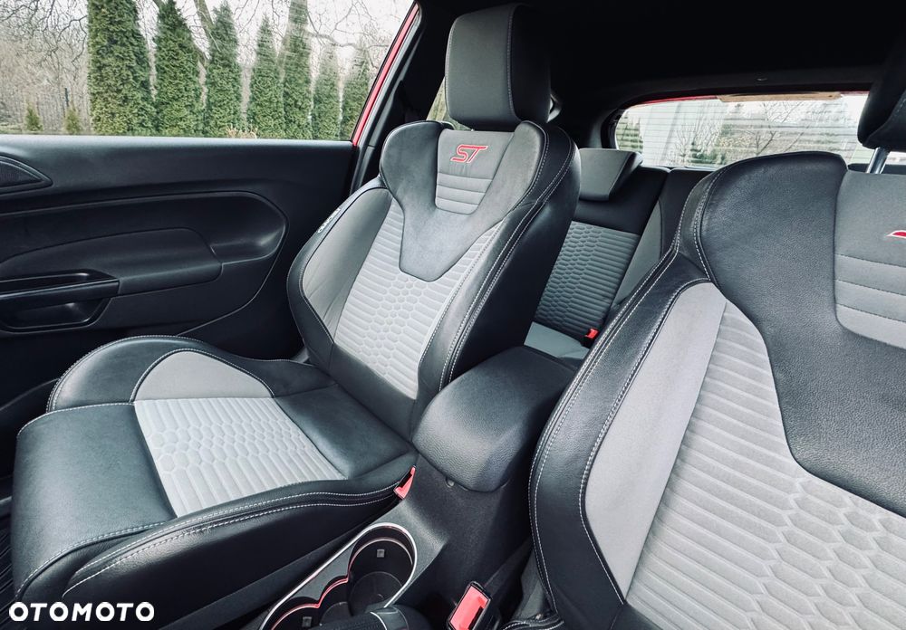 Ford Fiesta 1.6 EcoBoost mit Leder-Sport-Paket ST - 19