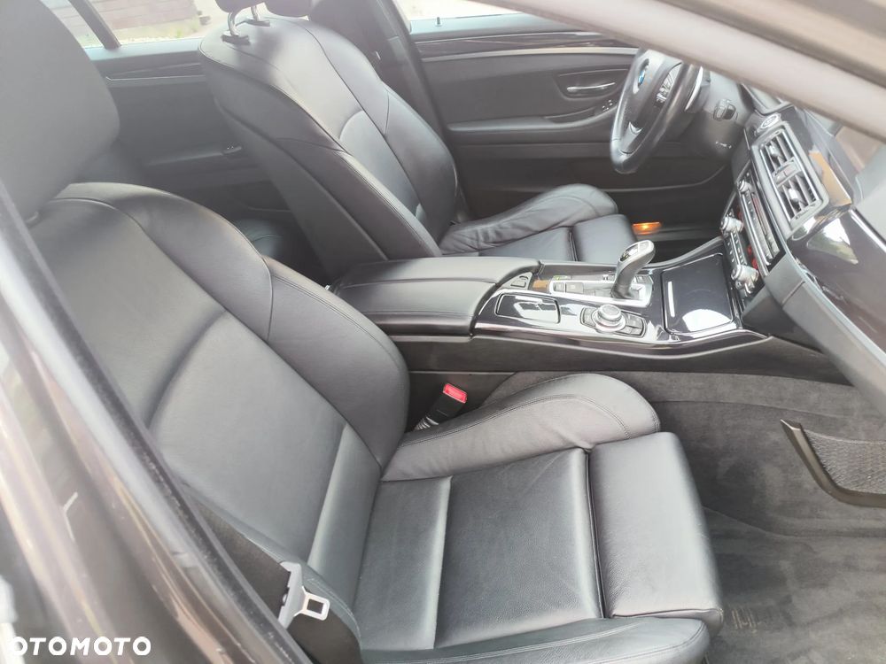 BMW Seria 5 523i Sport-Aut - 13
