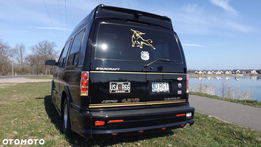 Chevrolet Astro - 4