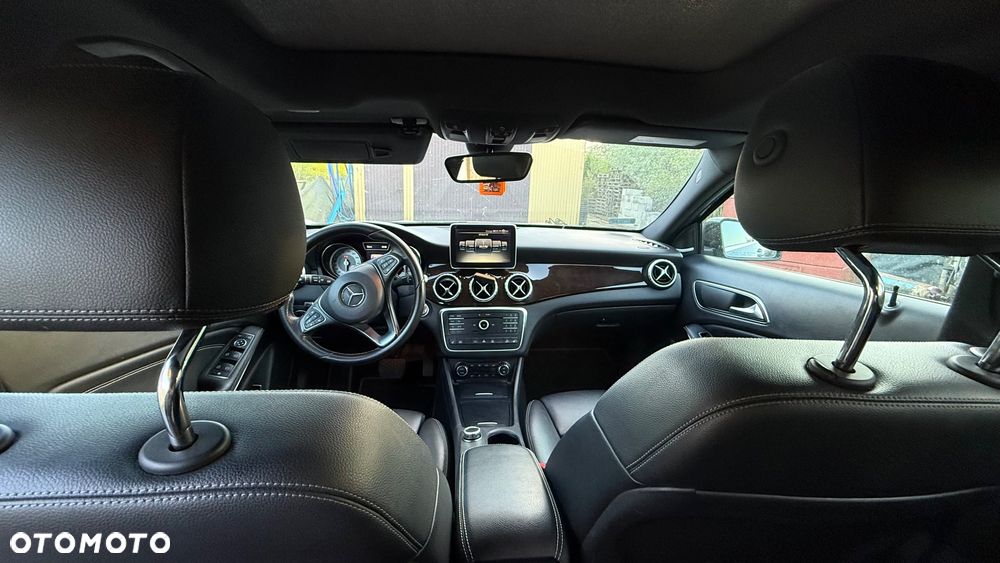 Mercedes-Benz GLA 250 4Matic 7G-DCT - 9