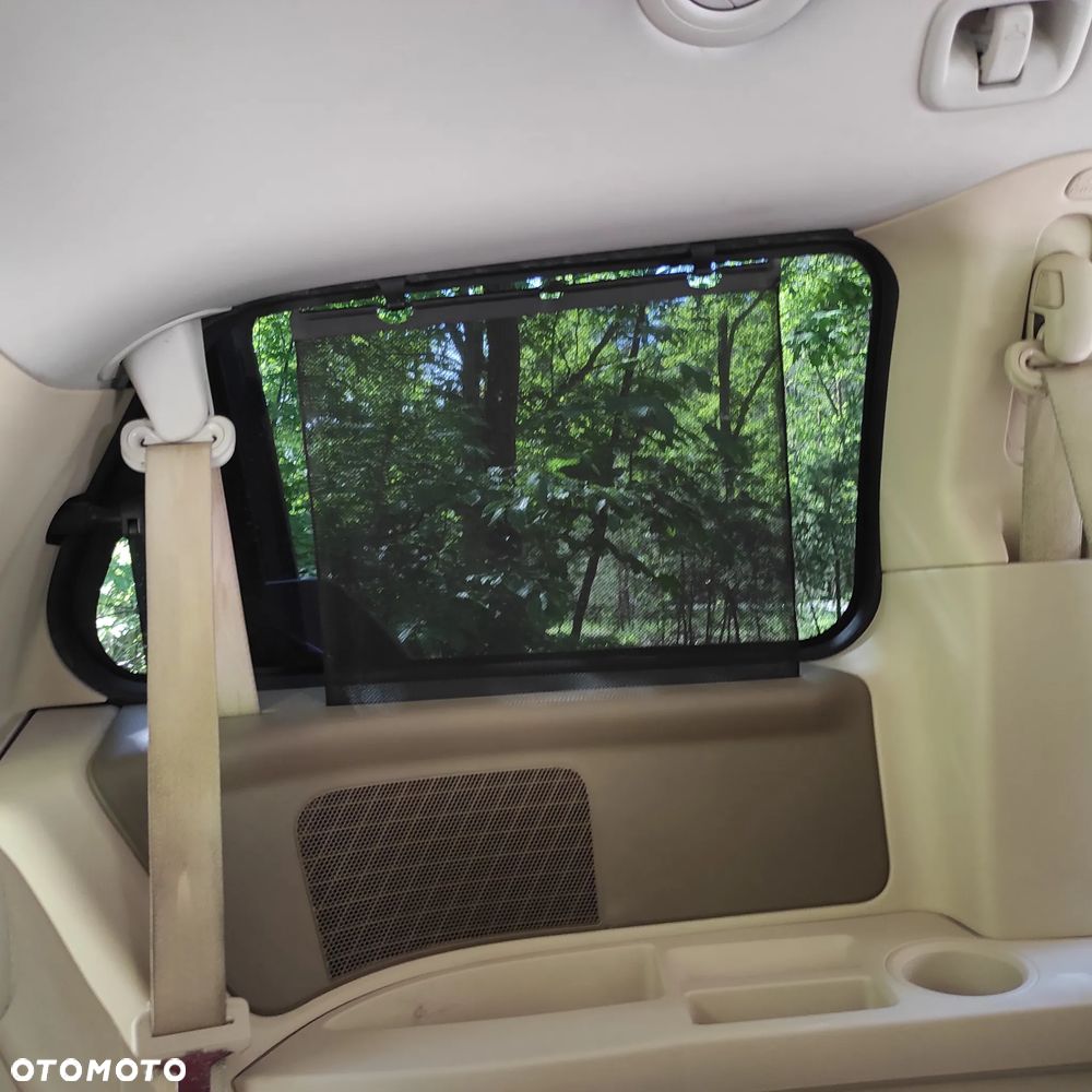 Volkswagen Routan - 4