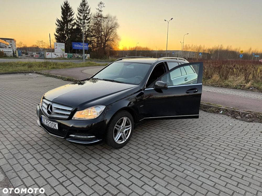Mercedes-Benz Klasa C 180 CGI Automatik BlueEFFICIENCY Elegance - 16